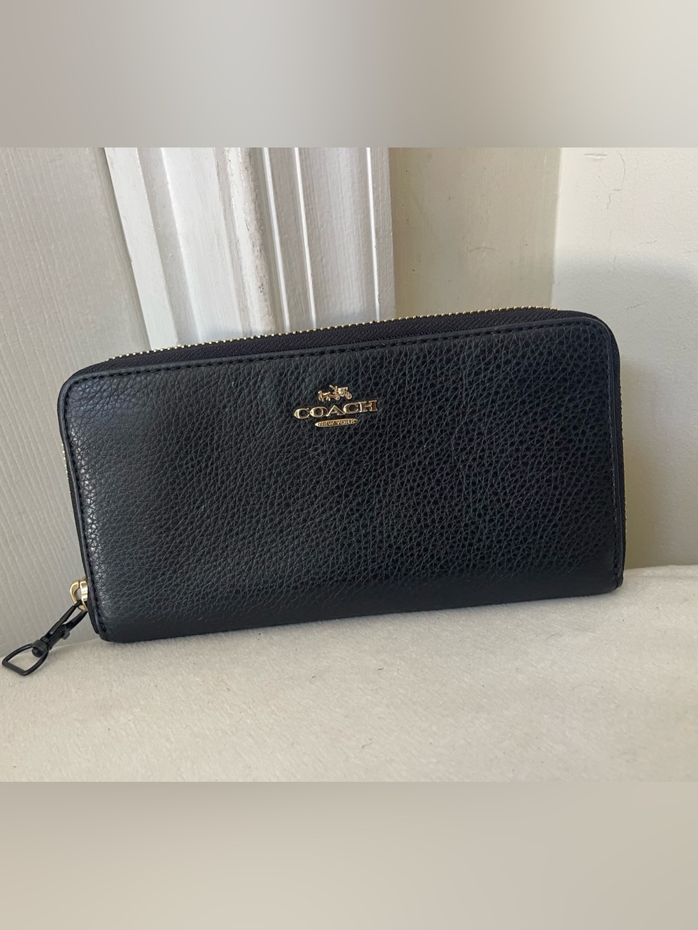 Coach Black Pebbled Leather Zip Wallet with Gold Logo - Picture 8 of 9